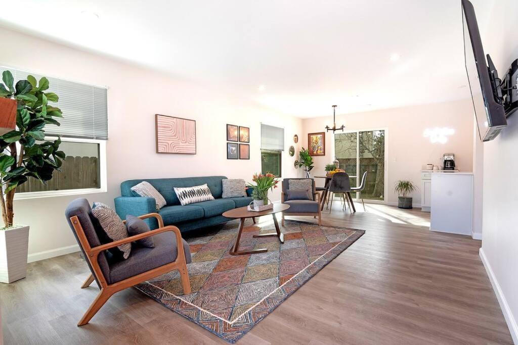 Beautiful 3 Bed 1 Bath Designer Home + Hot Tub Los Angeles Exterior photo